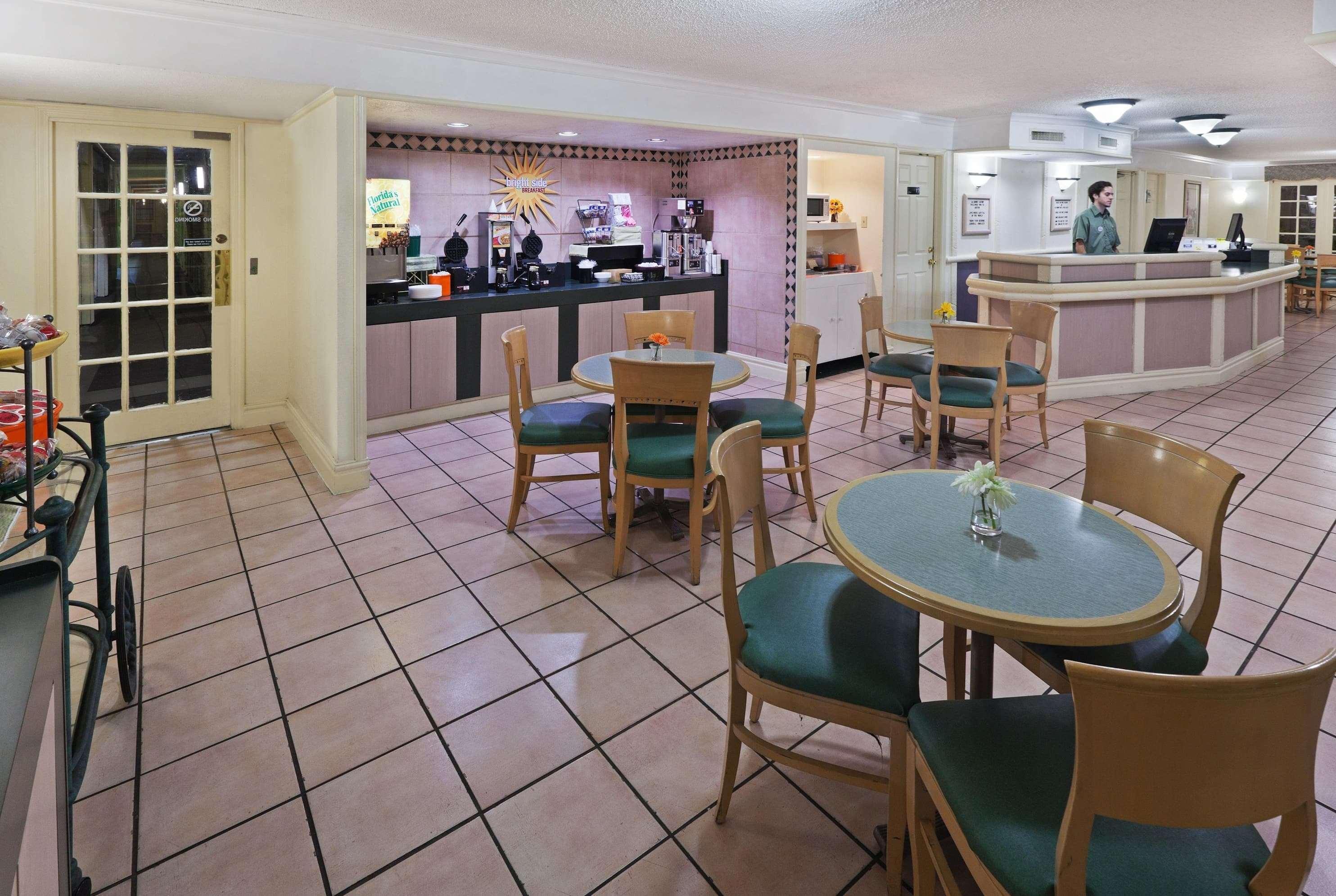 La Quinta Inn By Wyndham Austin Oltorf Extérieur photo