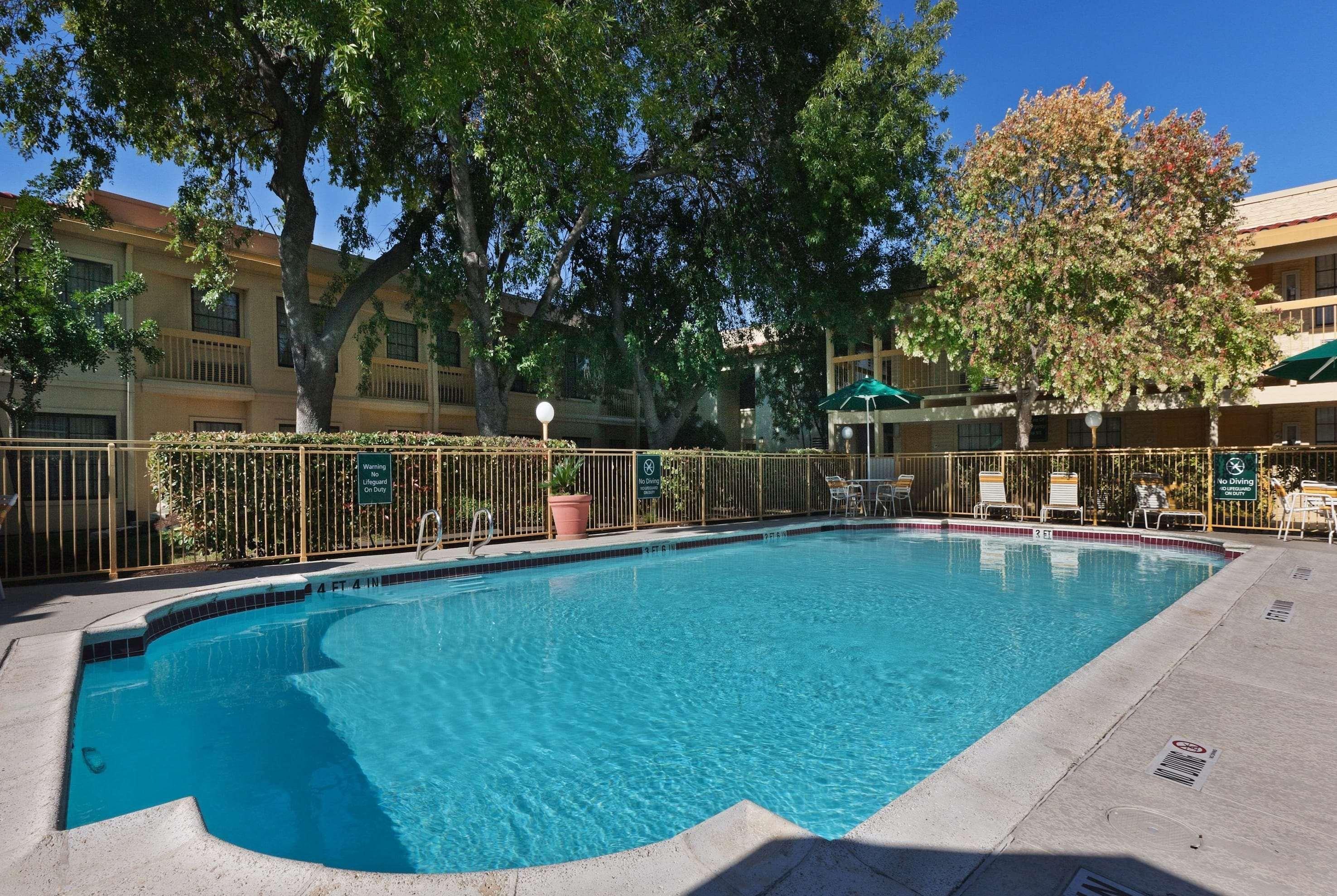 La Quinta Inn By Wyndham Austin Oltorf Extérieur photo
